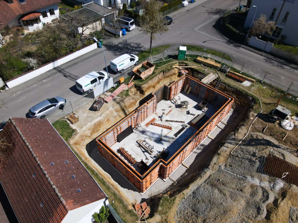 <strong>Objektbeschreibung:</strong> <br>Neubau eines Einfamilienhauses mit Doppelgarage <strong><br>Leistung Fa. Schimmer:</strong> Rohbauarbeiten